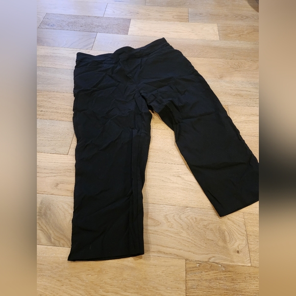 TIME AND TRU | Black stretch capris - Picture 2 of 6